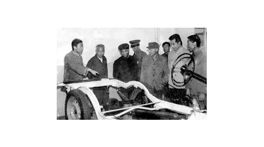 80年代初，交通部副部長王展義來我校檢查指導(dǎo)工作